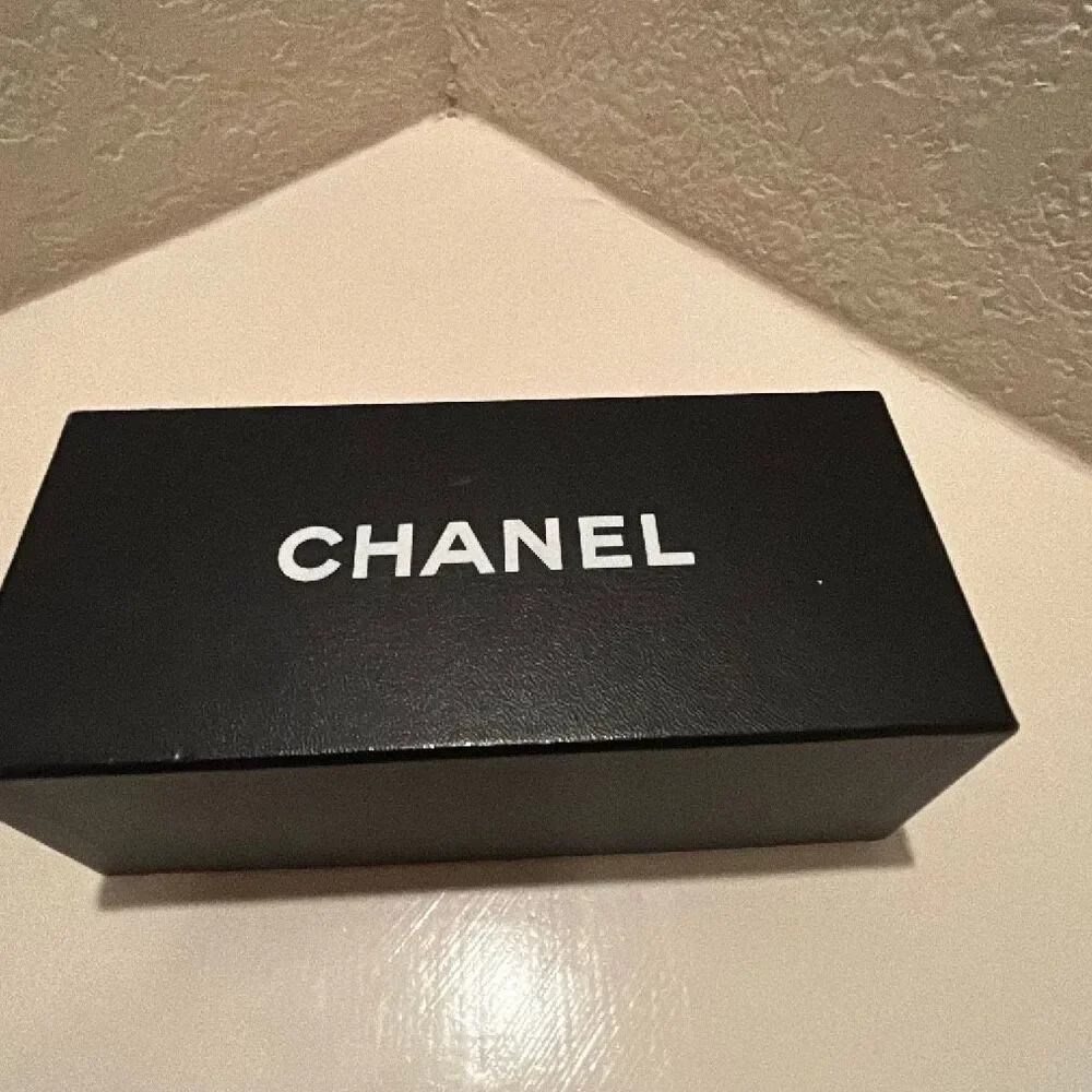 CHANEL women aviator